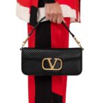 valentino garavani loc shoulder bag in black 27cm 5w2b0k30szg 0no srw6z.jpg