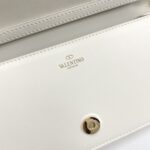 valentino garavani loc shoulder bag in ivory 27cm p0ngc.jpg