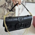 valentino garavani loco flower applique shoulder bag black 26cm kxdsl.jpg