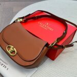 valentino garavani ohval shoulder bag almond 28cm 5w2b0n88cvc kel gcguf.jpg
