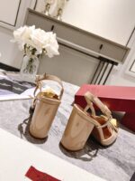 valentino garavani one stud patent leather slingback pump rose cannelle jjvp4.jpg