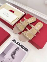 valentino garavani rockstud flat slide sandal pink 5w2s0c49vod p45 pqe9v.jpg
