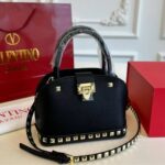 valentino garavani rockstud handbag in grainy leather black 21cm nv7s5.jpg