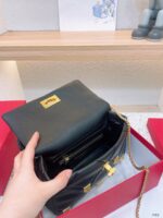 valentino garavani roman stud chain link shoulder bag in black 1w2b0i82bsf aho3e.jpeg