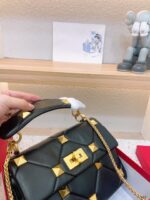valentino garavani roman stud chain link shoulder bag in black 1w2b0i82bsf bij8j.jpeg