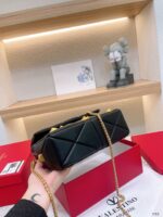 valentino garavani roman stud chain link shoulder bag in black 1w2b0i82bsf ie3r3.jpeg