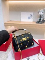 valentino garavani roman stud chain link shoulder bag in black 1w2b0i82bsf siebw.jpeg