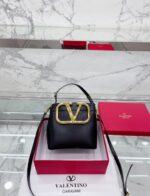 valentino garavani supervee leather bucket bag black 20cm j6ib6.jpg