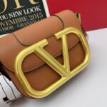 valentino garavani supervee v logo small bag brown 18cm 9tnhd.jpg