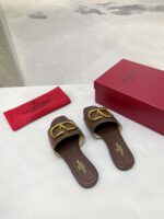 valentino garavani vlogo signature slide sandal brown dabyq.jpg