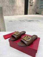 valentino garavani vlogo signature slide sandal brown lc5xa.jpg