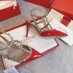 valentino patent rockstud caged pump 100mm red eu20d.jpg