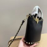 valentino rockstud crossbody pouch in grainy leather black 16cm 5w2p0w31vsh 0no 7q3ly.jpg