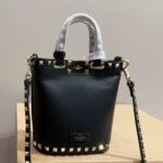 valentino rockstud crossbody pouch in grainy leather black 16cm 5w2p0w31vsh 0no vbpjh.jpg