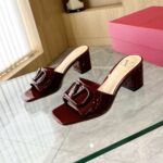 valentino vlogo signature slide sandal burgundy 78jrz.jpg
