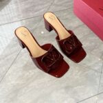 valentino vlogo signature slide sandal burgundy k2esp.jpg
