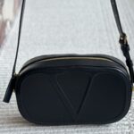 valentino vlogo walk leather crossbody bag black 25cm gzsse.jpg