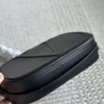 valentino vlogo walk leather crossbody bag black 25cm o2sub.jpg