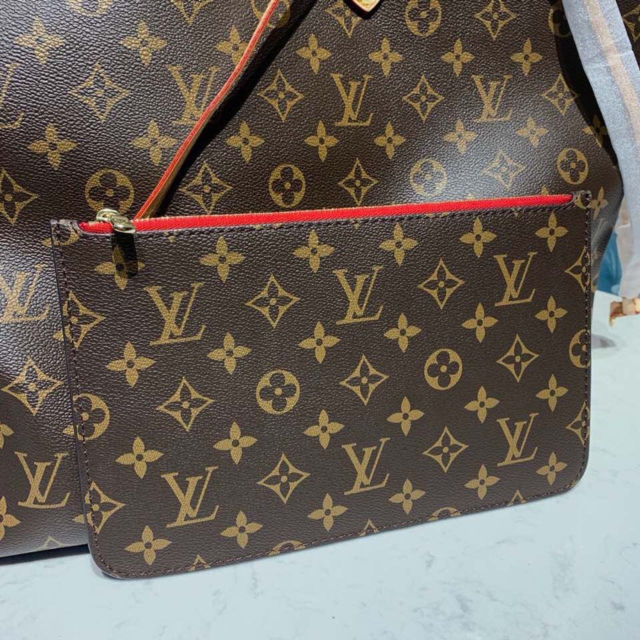 LV Neverfull GM Tote Bag Monogram Canvas Red M40991 8 1084661572465167 .pic 39603.1572465638.jpg