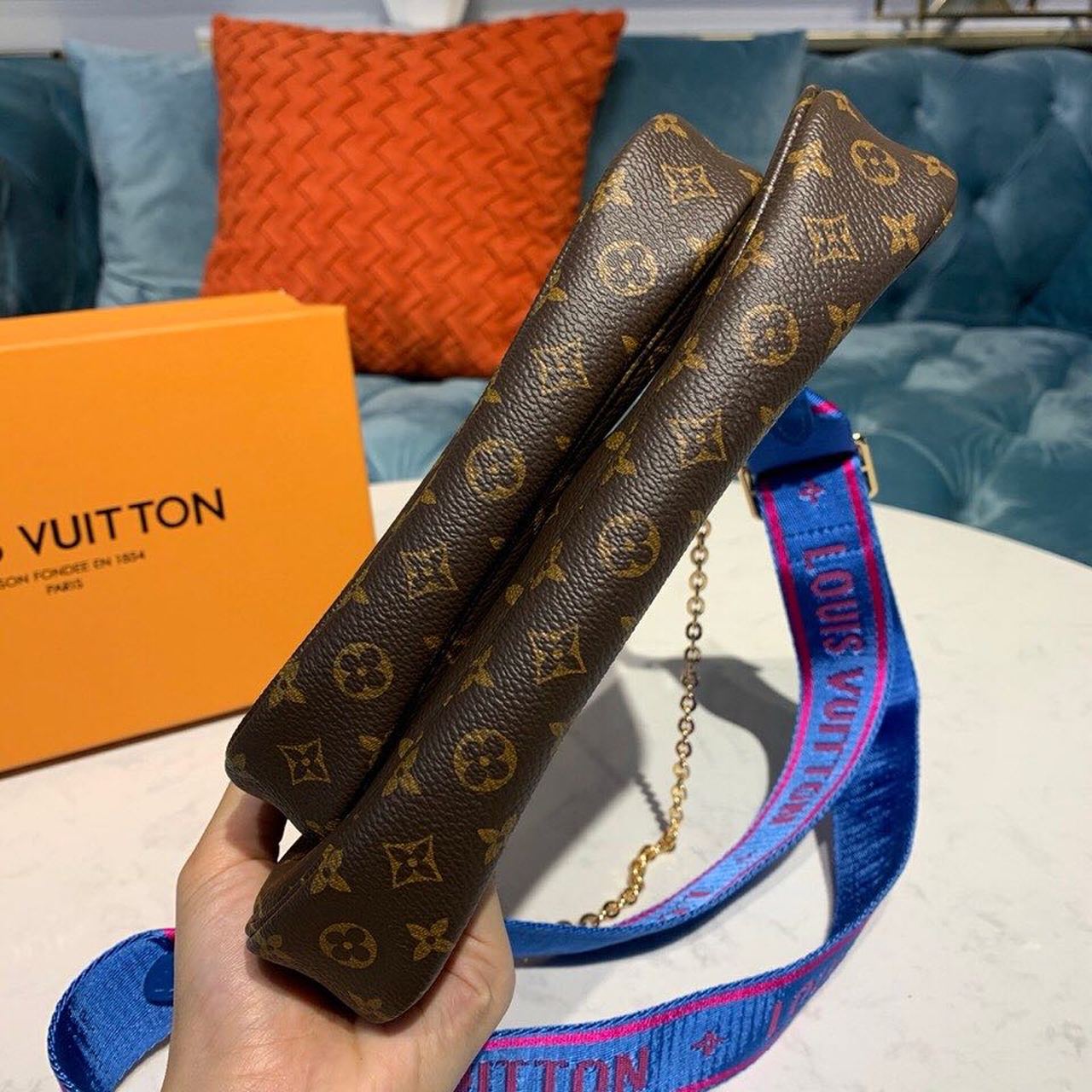 LV Multi Pochette Accessoires Monogram Canvas Blue 4 1089771572541607 .pic 20544.1572716027.jpg