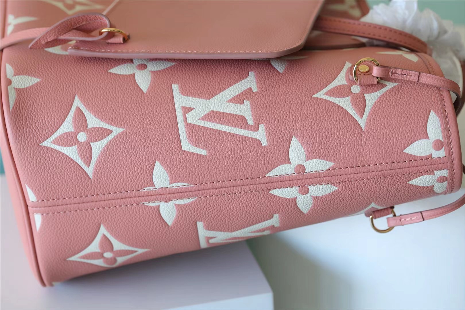 LV Neverfull MM Monogram Empreinte Pink M46329 3 Louis Vuitton Neverfull MM7 2.jpg