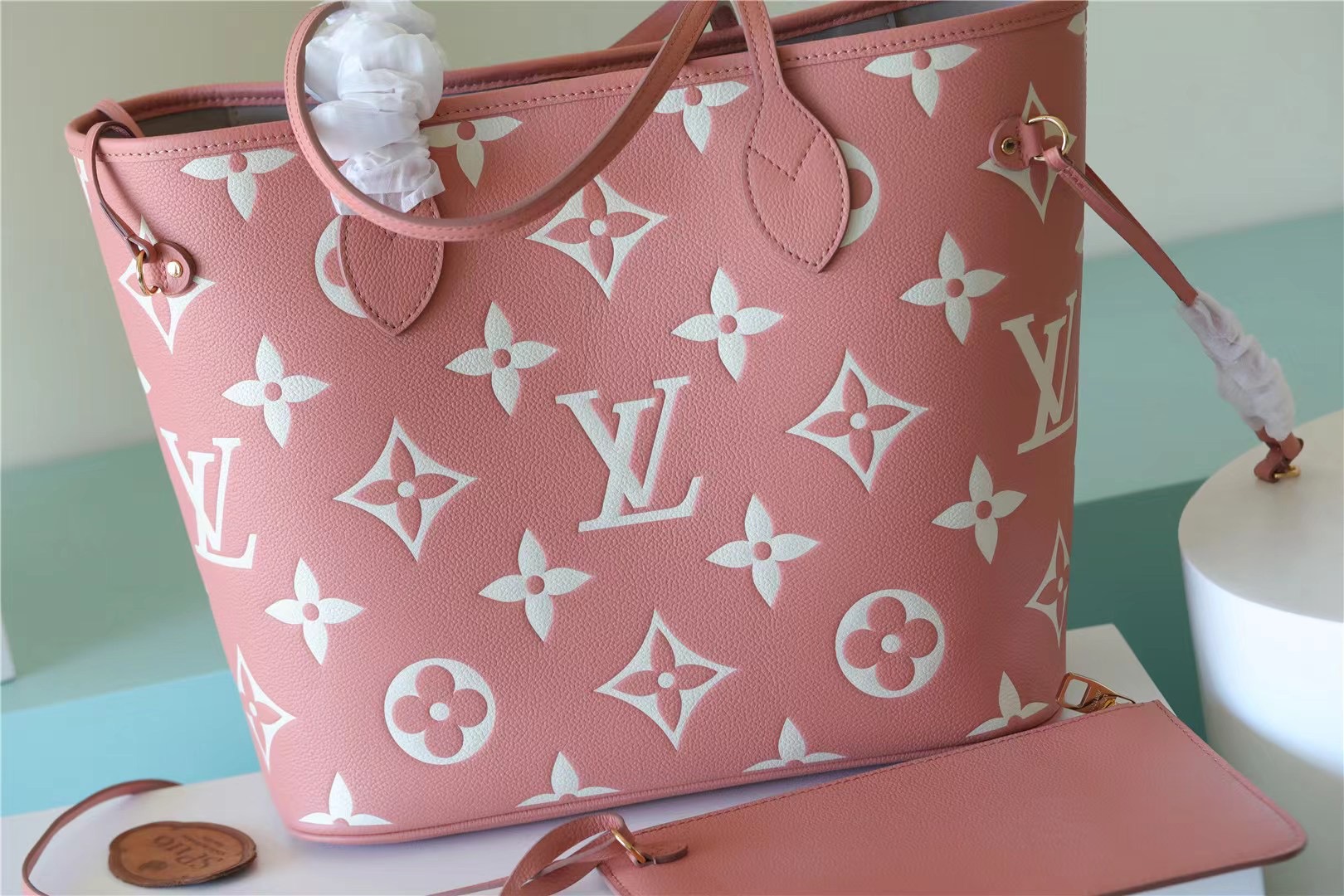 LV Neverfull MM Monogram Empreinte Pink M46329 2 Louis Vuitton Neverfull MM8 2.jpg