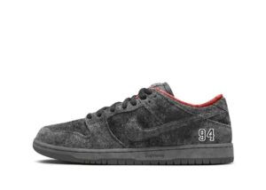 SB Dunk Low Supreme OG QS Black.jpg