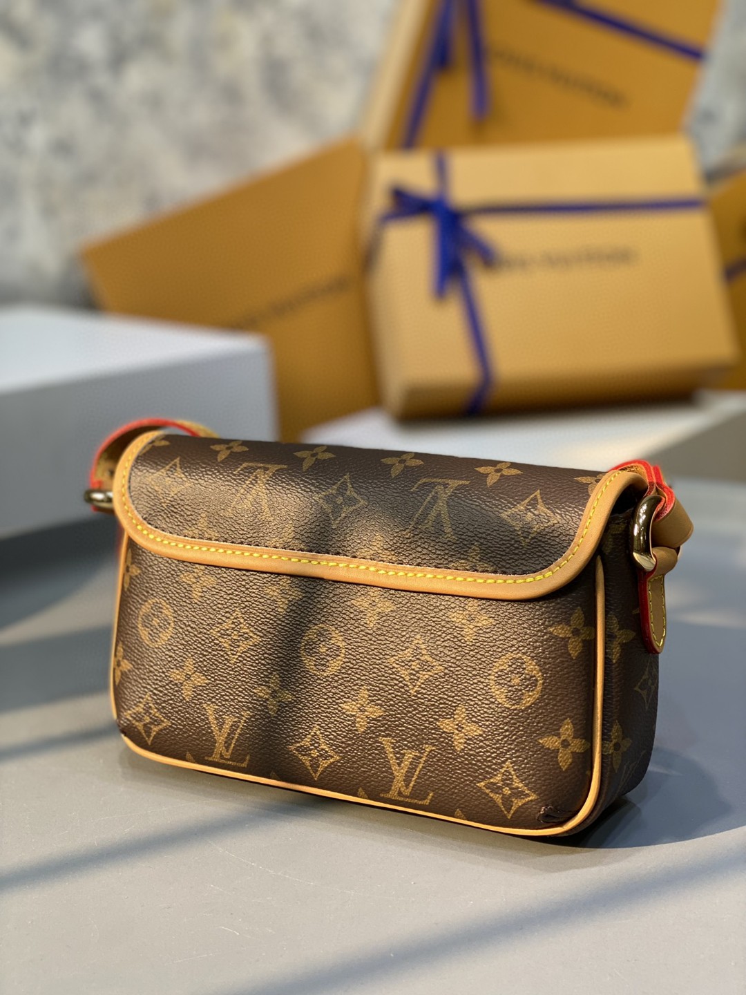 LV Tikal PM Monogram Canvas M40078 4 a377e870.jpg