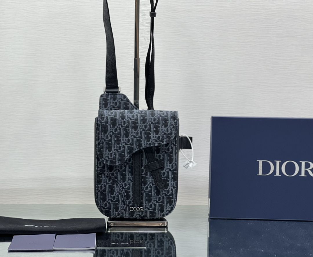 D1or Men Bag 1 borsa dior uomo e335y.jpg