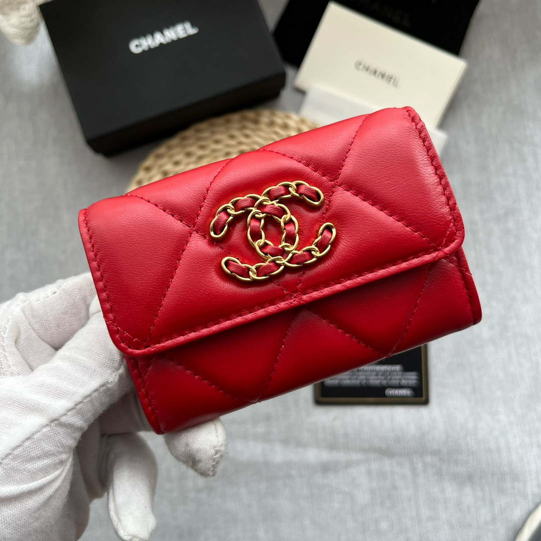 CN AP1790 19 flap Card Holder shiny lambskin gold tone ruthenium finish metal Red 3 chanel ap1790 19 flap card holder shiny lambskin gold tone ruthenium finish metal red 003 luxibags.ru .jpg