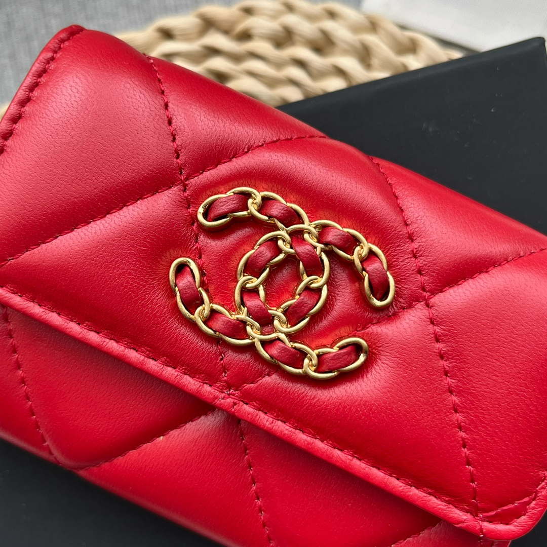 CN AP1790 19 flap Card Holder shiny lambskin gold tone ruthenium finish metal Red 6 chanel ap1790 19 flap card holder shiny lambskin gold tone ruthenium finish metal red 006 luxibags.ru .jpg