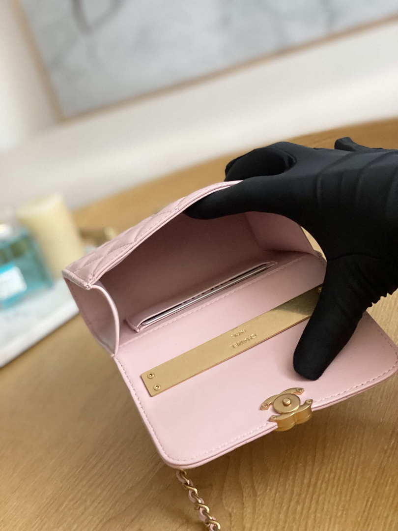 CN AP2944 Clutch with Chain Lambskin Light Pink 7 chanel ap2944 clutch with chain lambskin light pink 007 luxibags.ru .jpg