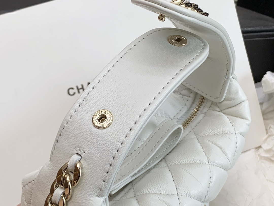 chanel ap3095 pouch lambskin gold tone metal white 005 luxibags.ru .jpg