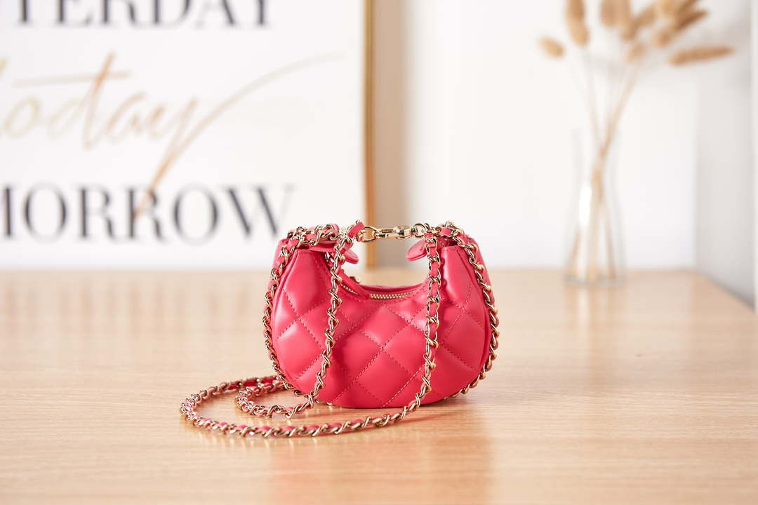 CN AP3232 Clutch With Chain Lambskin & Shiny Light Gold Metal Red 3 chanel ap3232 clutch with chain lambskin shiny light gold metal red 003 luxibags.ru .jpg
