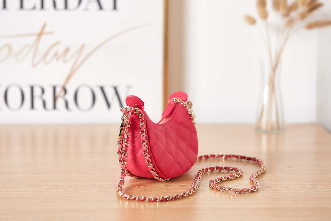 CN AP3232 Clutch With Chain Lambskin & Shiny Light Gold Metal Red 4 chanel ap3232 clutch with chain lambskin shiny light gold metal red 004 luxibags.ru .jpg