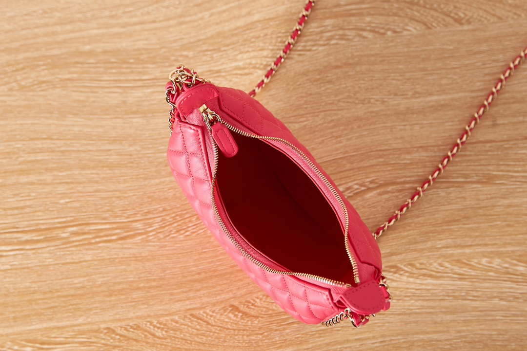 CN AP3232 Clutch With Chain Lambskin & Shiny Light Gold Metal Red 7 chanel ap3232 clutch with chain lambskin shiny light gold metal red 007 luxibags.ru .jpg