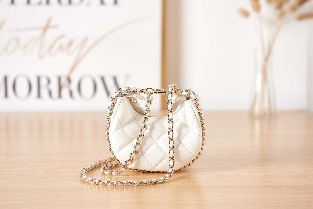 CN AP3232 Clutch With Chain Lambskin & Shiny Light Gold Metal White 3 chanel ap3232 clutch with chain lambskin shiny light gold metal white 003 luxibags.ru .jpg