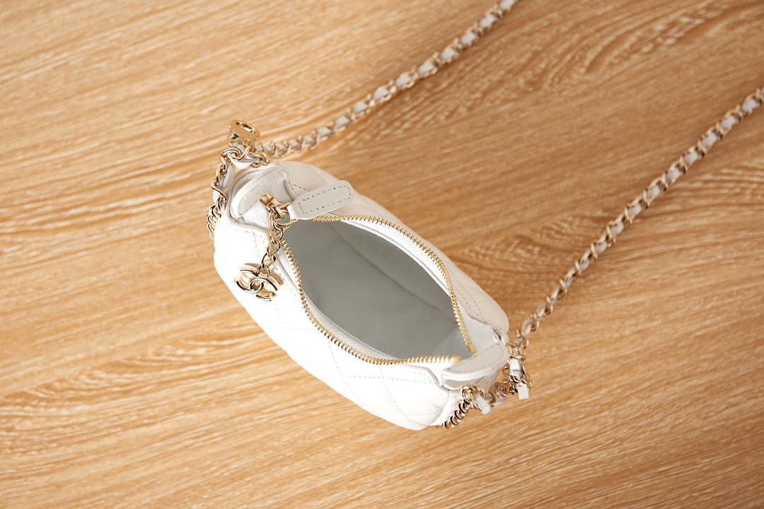 CN AP3232 Clutch With Chain Lambskin & Shiny Light Gold Metal White 7 chanel ap3232 clutch with chain lambskin shiny light gold metal white 007 luxibags.ru .jpg