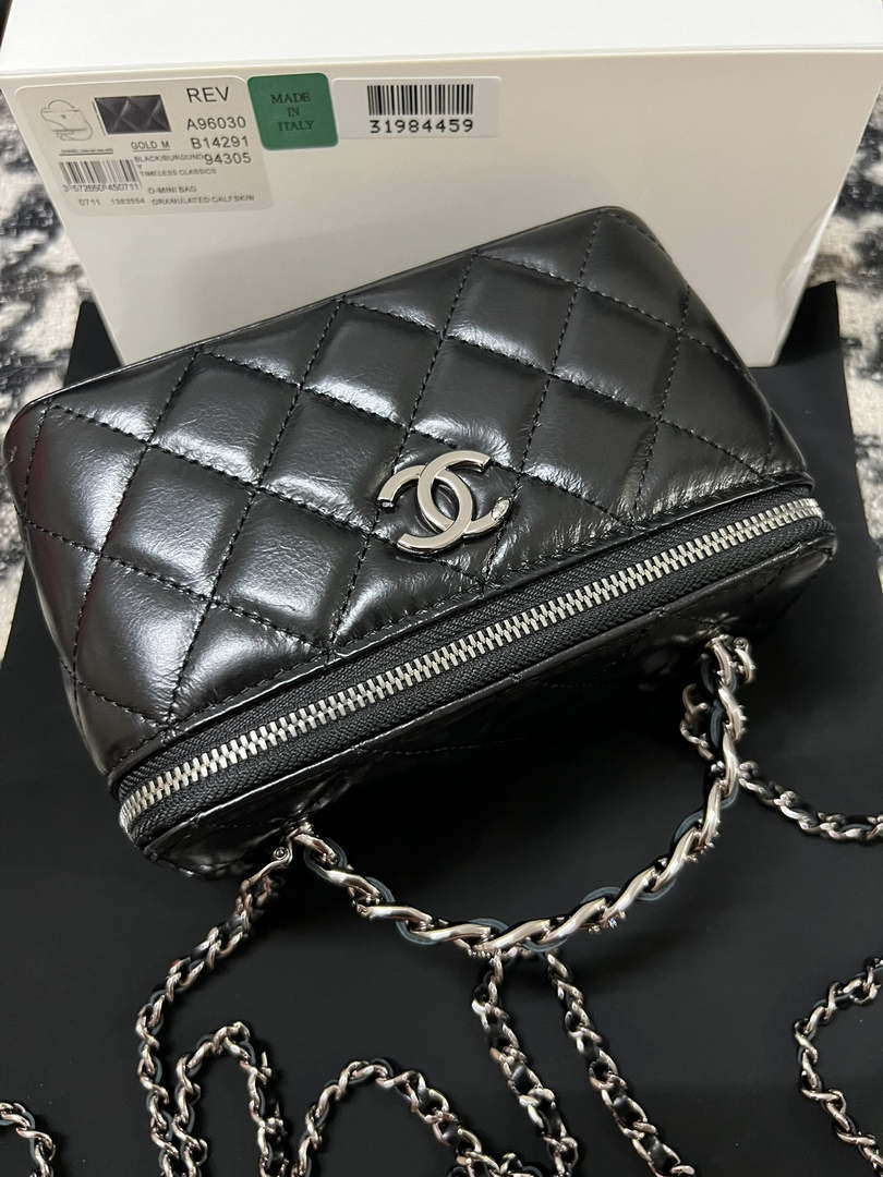CN AP3593 Shiny Crumpled Calfskin Strass & Ruthenium-Finish Metal Black 5 chanel ap3593 shiny crumpled calfskin strass ruthenium finish metal black 05 luxibags.ru .jpg