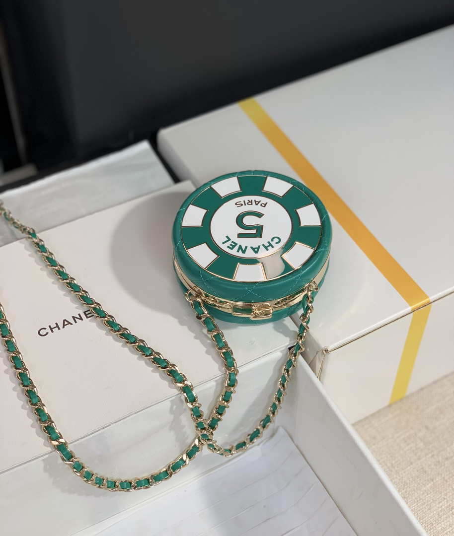 CN Ap3704 Clutch With Chain Lambskin Enamel & Gold-Tone Metal Green & White 1 chanel ap3704 clutch with chain lambskin enamel gold tone metal green white 001 luxibags.ru .jpg