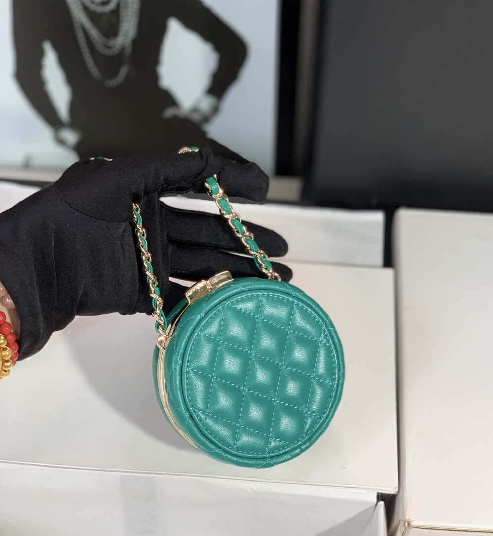 CN Ap3704 Clutch With Chain Lambskin Enamel & Gold-Tone Metal Green & White 2 chanel ap3704 clutch with chain lambskin enamel gold tone metal green white 002 luxibags.ru .jpg