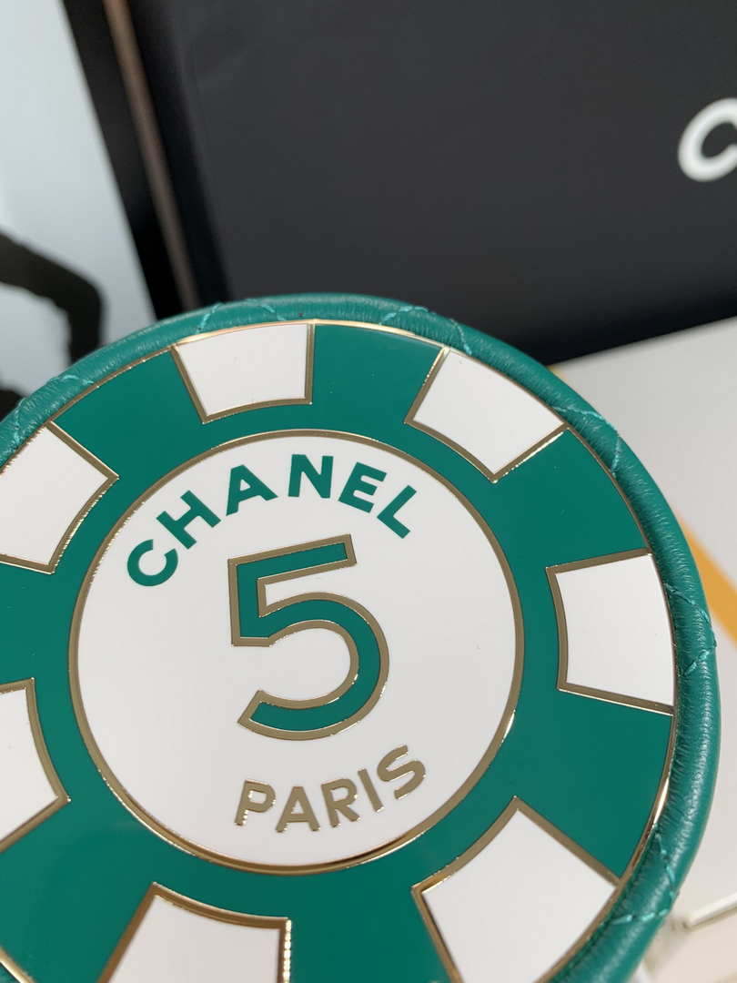 CN Ap3704 Clutch With Chain Lambskin Enamel & Gold-Tone Metal Green & White 4 chanel ap3704 clutch with chain lambskin enamel gold tone metal green white 004 luxibags.ru .jpg