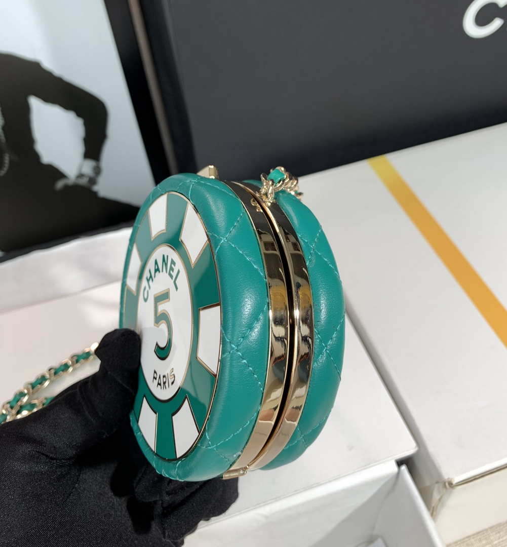 CN Ap3704 Clutch With Chain Lambskin Enamel & Gold-Tone Metal Green & White 5 chanel ap3704 clutch with chain lambskin enamel gold tone metal green white 005 luxibags.ru .jpg