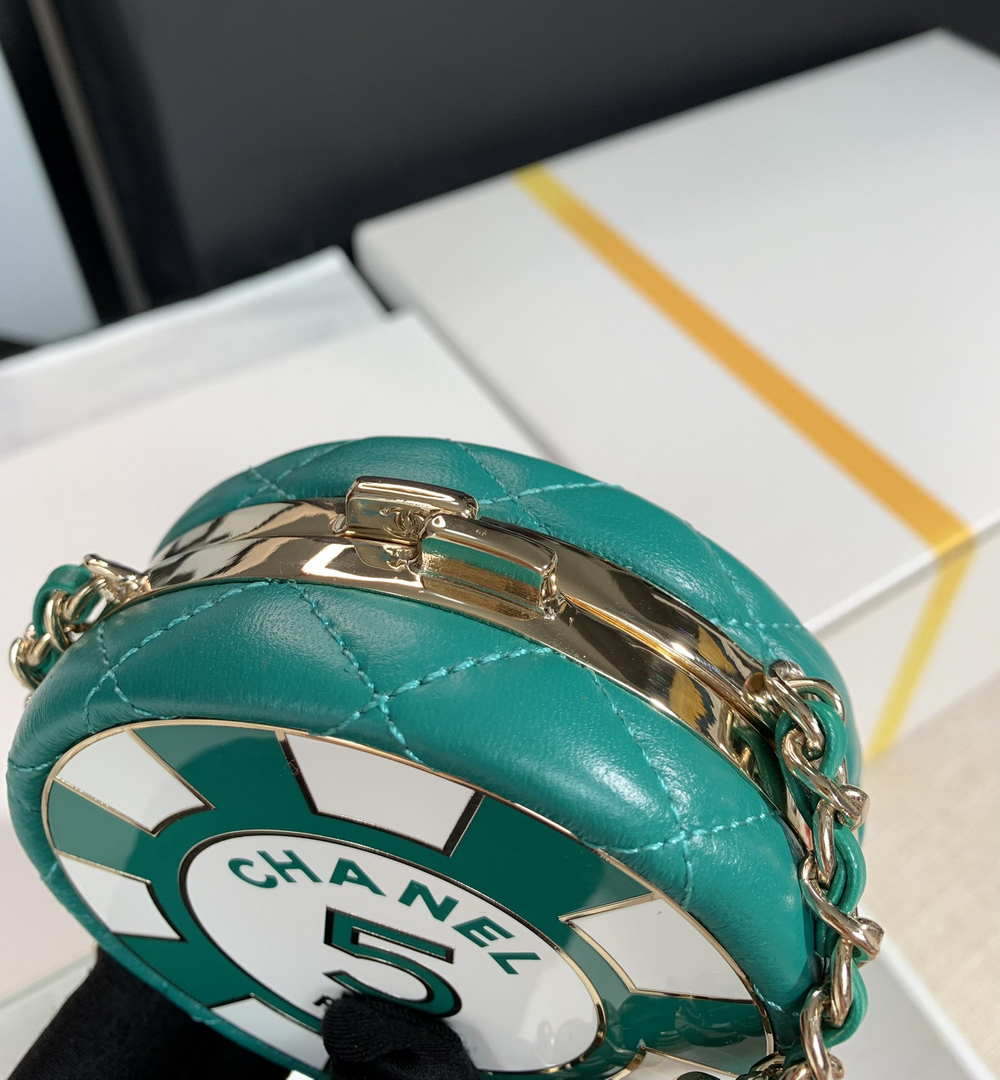 CN Ap3704 Clutch With Chain Lambskin Enamel & Gold-Tone Metal Green & White 6 chanel ap3704 clutch with chain lambskin enamel gold tone metal green white 006 luxibags.ru .jpg