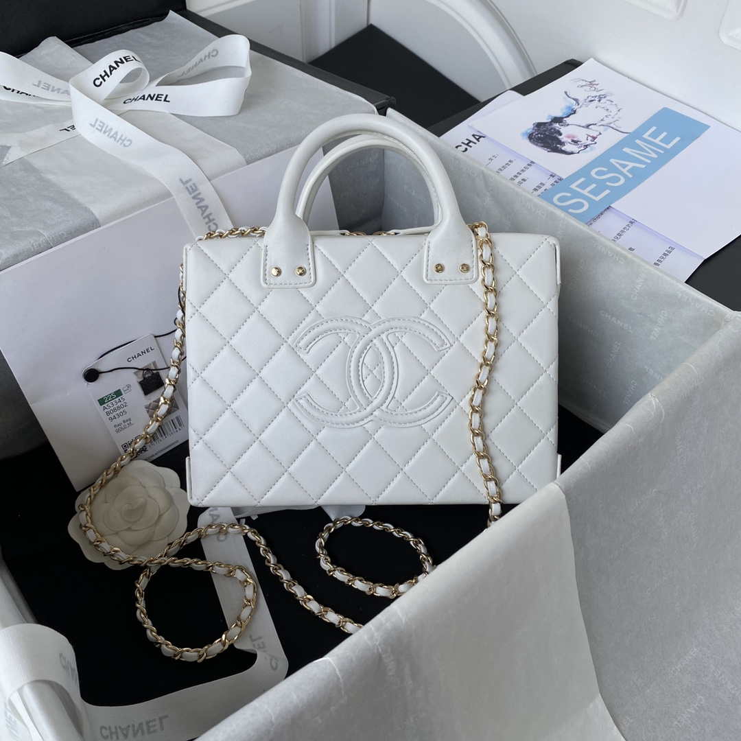 CN AS3345 Vanity Case Calfskin & Gold-Tone Metal White 1 chanel as3345 vanity case calfskin gold tone metal white 001 luxibags.ru .jpg