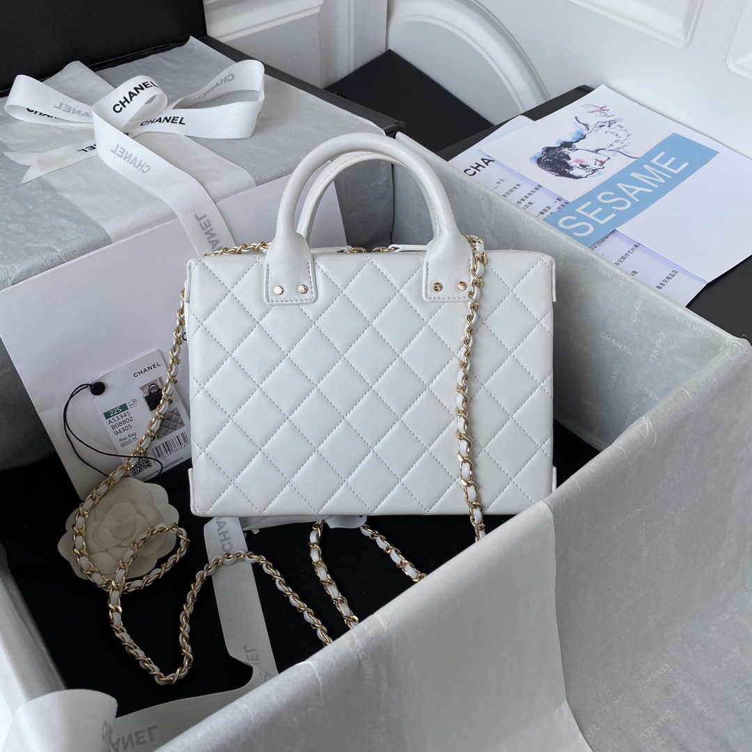 CN AS3345 Vanity Case Calfskin & Gold-Tone Metal White 8 chanel as3345 vanity case calfskin gold tone metal white 002 luxibags.ru .jpg