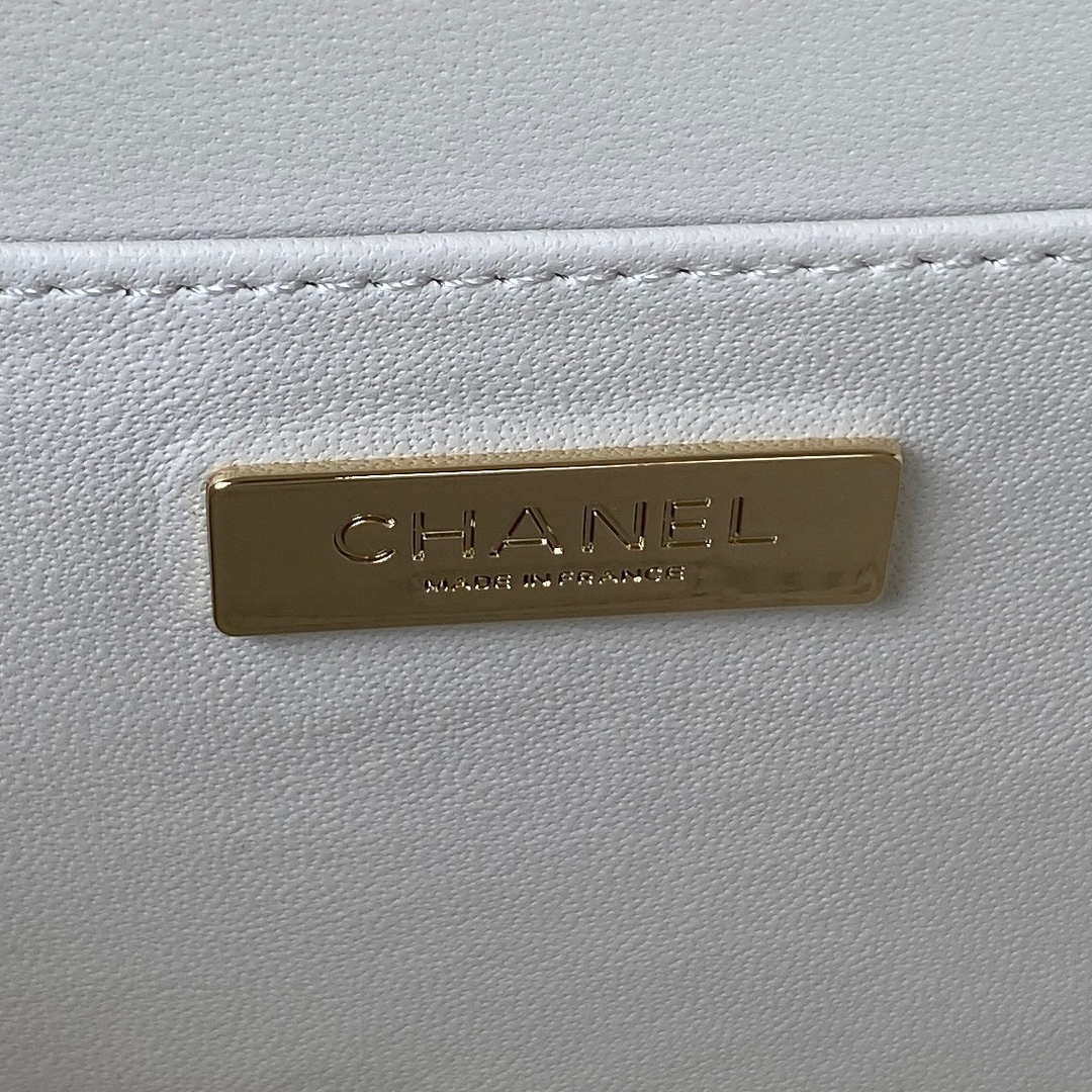 CN AS3345 Vanity Case Calfskin & Gold-Tone Metal White 6 chanel as3345 vanity case calfskin gold tone metal white 008 luxibags.ru .jpg