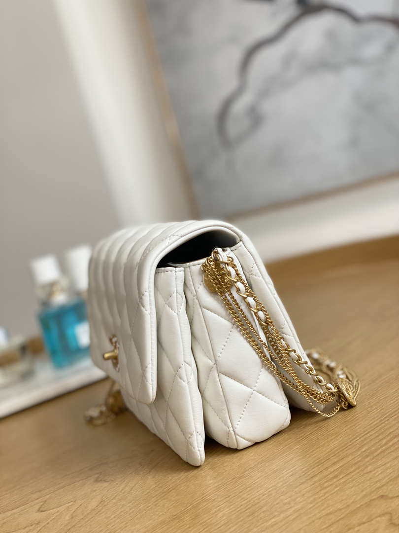 CN AS3378 MINI Flap Bag Lambskin White 3 chanel as3378 mini flap bag lambskin white 003 luxibags.ru .jpg