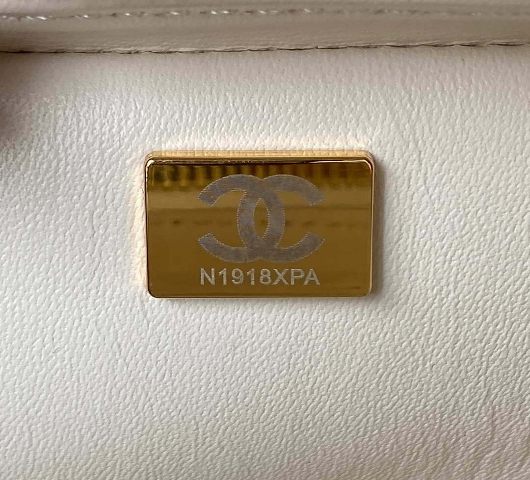 CN AS3384 Backpack Chain bag lambskin White 9 chanel as3384 backpack chain bag lambskin white 009 luxibags.ru .jpg