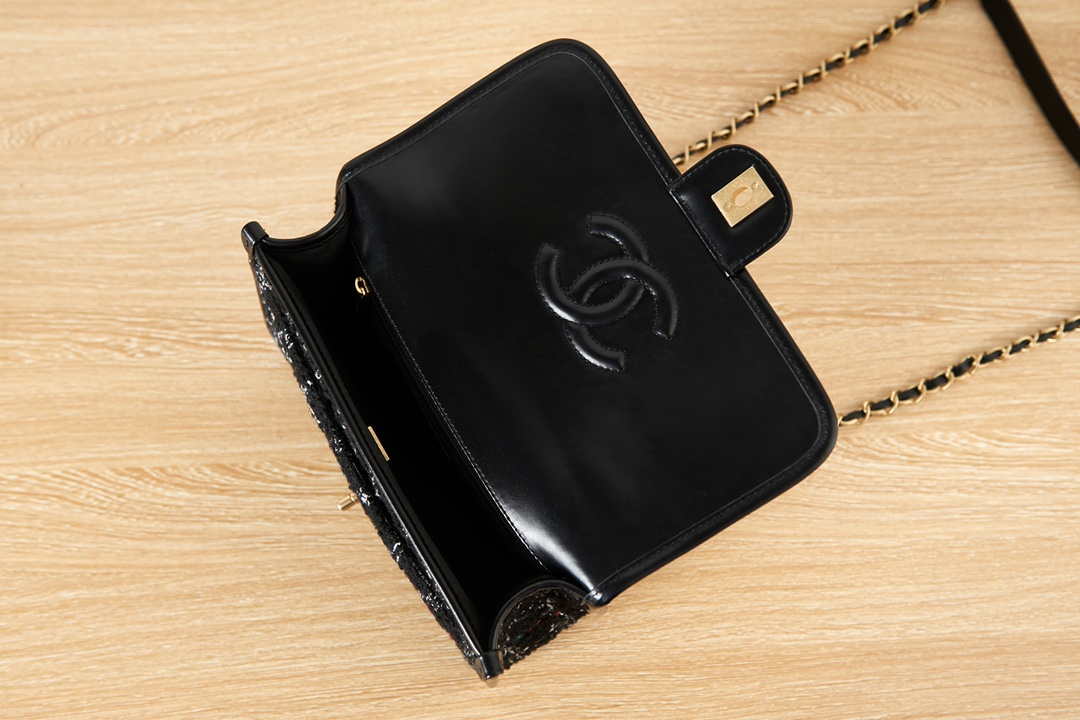 CN AS3653 Small Flap Bag with Top Handle Wool Tweed & Gold-Tone Metal Black and White 7 chanel as3653 small flap bag with top handle wool tweed gold tone metal black and white 007 luxibags.ru .jpg